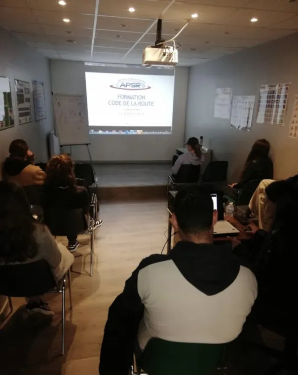 Cours thématique du code de la route à Bergues , Bergues, Auto-école Starter
